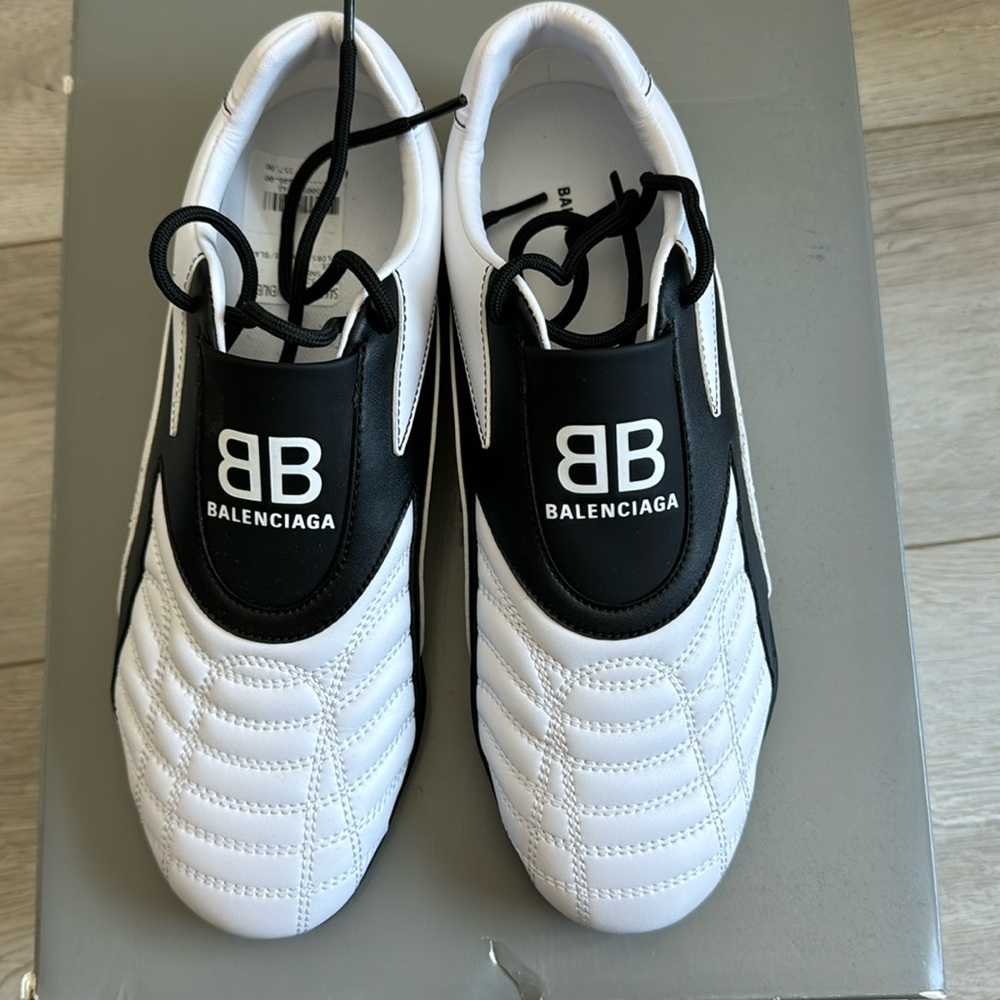Balenciaga women sneakers brand new never worn size 38